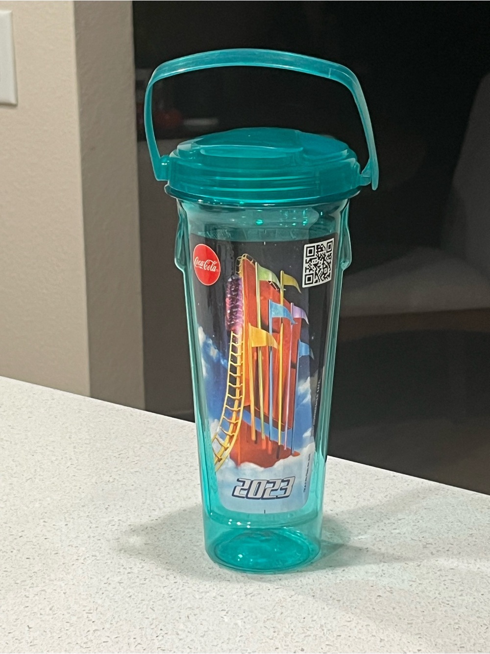 Six Flags 2023 Coca Cola Souvenir Tumbler Cup w Carry Handle & Flip Top